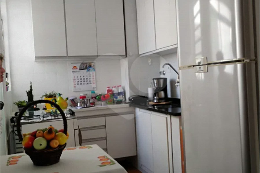 Vende-se apartamento no Jardim Aeroporto com 03 dormitórios