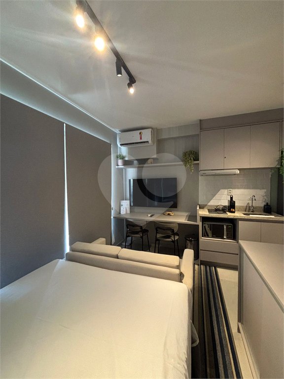 Studio mobiliado em andar alto com lazer completo em Indianópolis