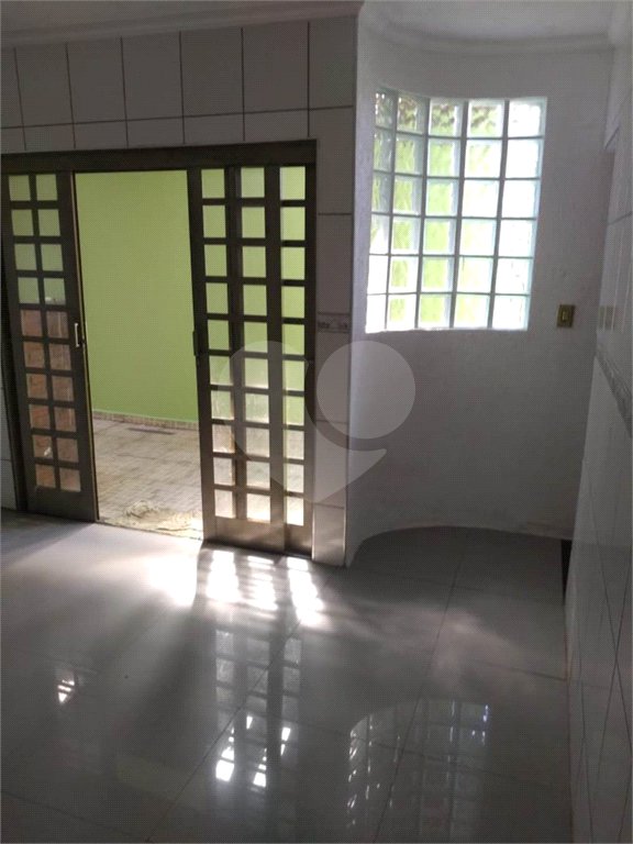 Casa térrea no Loteamento Habitacional São Carlos 1, sendo 3 Dormitórios e 1 suíte