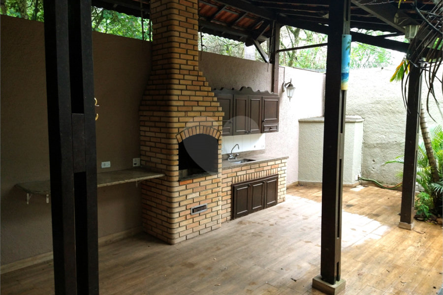 SOBRADO DE 426,0 M² COM 04 SUITES, SALÃO DE FESTAS, 06 VAGAS,06 BANHEIROS E PISCINA PARA LOCAÇÃO OU VENDA NO BARRO BRANCO