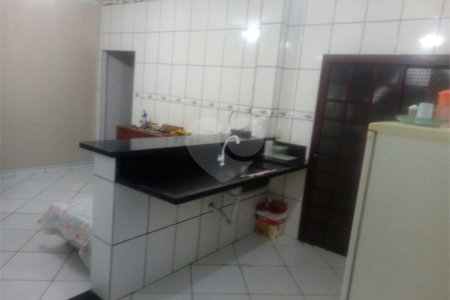 Sobrado com 3 dormitórios.
