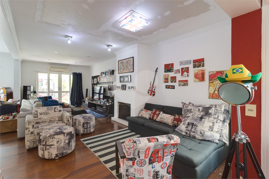 Casa à venda com 4 quartos, sendo 2 suítes, no condomínio Villa Franz Schubert, São Paulo - SP