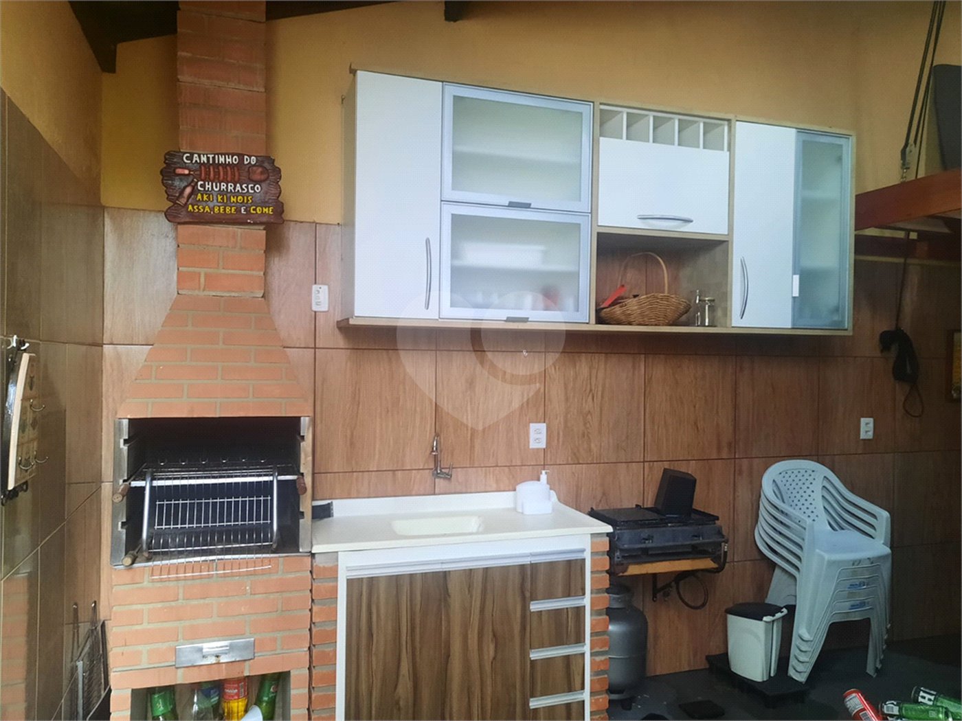 Ótima Oportunidade: Casa com Área de Lazer e Garagem para Dois Carros