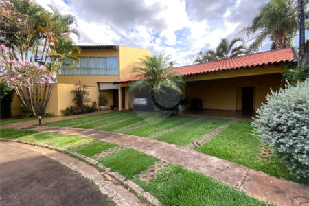 Casa térrea no Condomínio Parque Faber I