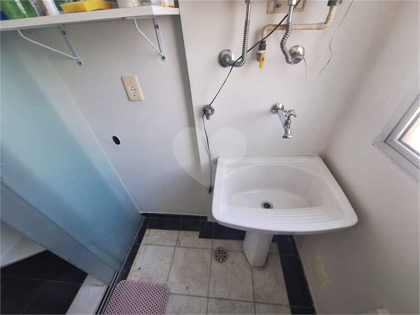 Apartamento para locação com 2 dormitórios, sendo 1 suíte com 02 vagas, totalmente climatizado nos 3 ambientes
