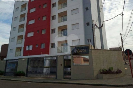 Apartamento no Condomínio Residencial Clarice.