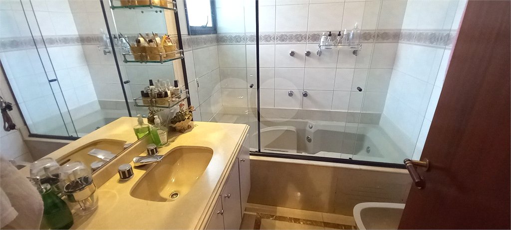 Apartamento à Venda em Mirandópolis com 4 Dormitórios, 2 Suítes e 4 Vagas