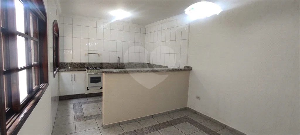 Casa com 180m², 3 dormitórios, 1 vaga, à venda na Vila Scarpelli em Santo André.