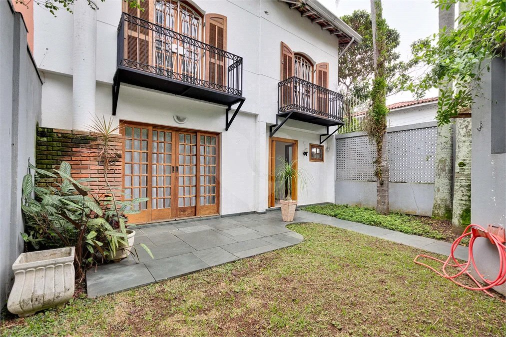 Sobrado com 3 quartos sendo 1 suíte 2 vagas à venda no Alto da Boa Vista – São Paulo/SP