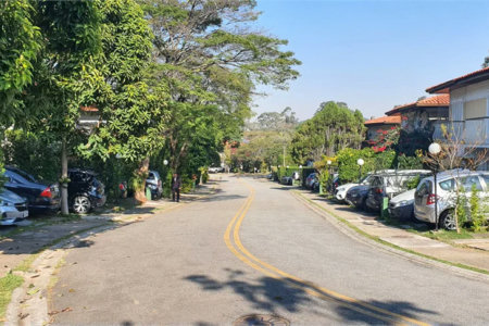 Casa à venda com 4 quartos, sendo 2 suítes, no condomínio Vila Panamericana, São Paulo - SP
