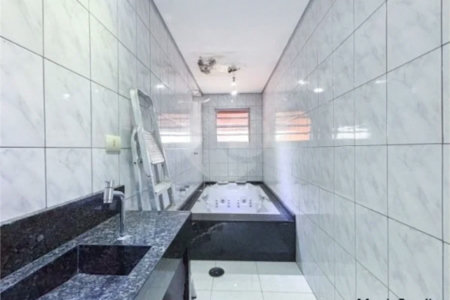 Casa com 150m², 5 dormitórios, sendo 1 suíte, 2 vagas de garagem, à venda na Vila Matilde.