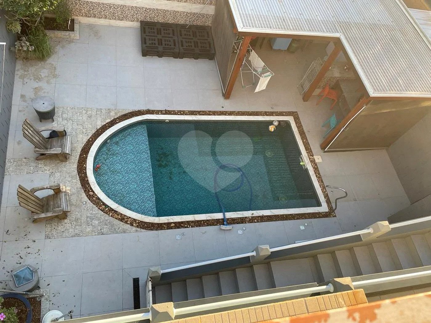 Casa repaginada com piscina no "Condomínio Portal do Bosque" Louveira - SP.