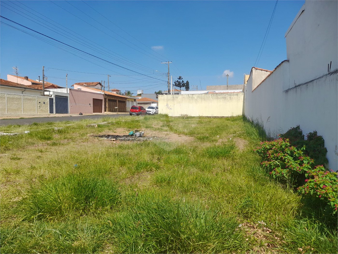 Terreno plano com boa localização no Cruzeiro do Sul .