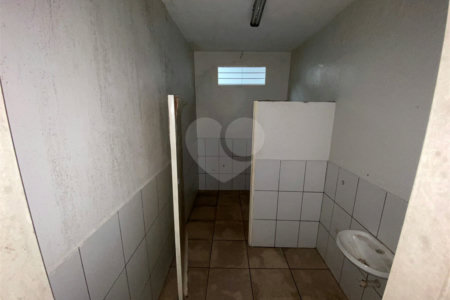 Galpão comercial na Avenida São Carlos- Vila Lutfalla