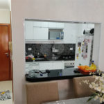 Apartamento térreo , três quartos sendo uma suíte.