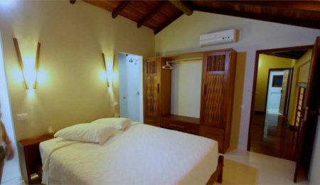 Casa à venda com 4 quartos, sendo 2 suítes,  em Praia do Mutá, Porto Seguro, BA