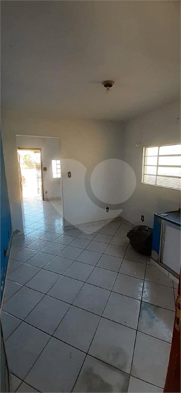 Casa térrea para Jardim Bandeirantes.