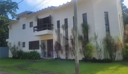 Casa à venda com 7 quartos, sendo 5 suítes,  em Guaratuba, Bertioga, SP