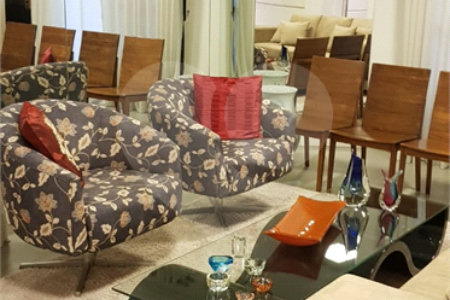 APARTAMENTO DE FINO TRATO - UM POR ANDAR NA MOOCA BELO