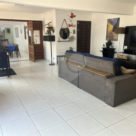 Cobertura de 300 m² com vista panorâmica para o mar