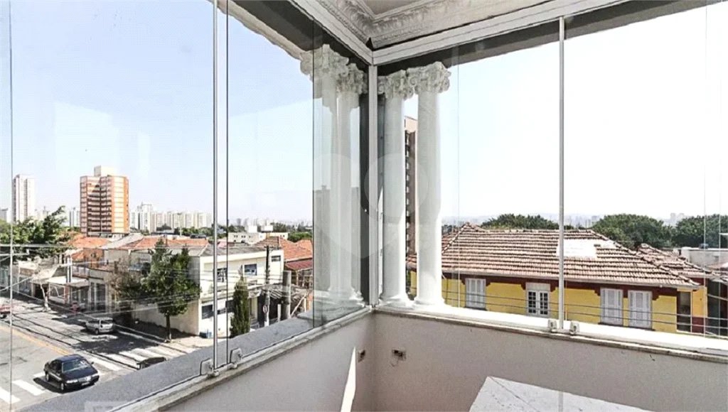 Sobrado à venda no Belenzinho de 208 m² com 6 dormitórios, 4 banheiros e 2 vagas