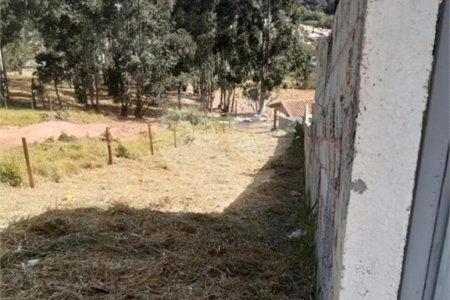 Terreno em Bom Jesus dos Perdões com 290 metros, excelente localização, pronto para construir