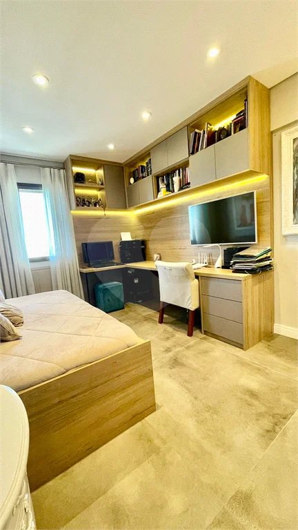 Cobertura à venda na Aclimação de 300m² com 2 vagas.