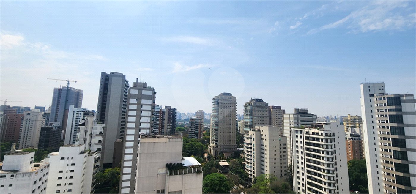 Cobertura 380m² - 4 quartos - Vila Nova Conceição em Frente a Praça Pereira Coutinho