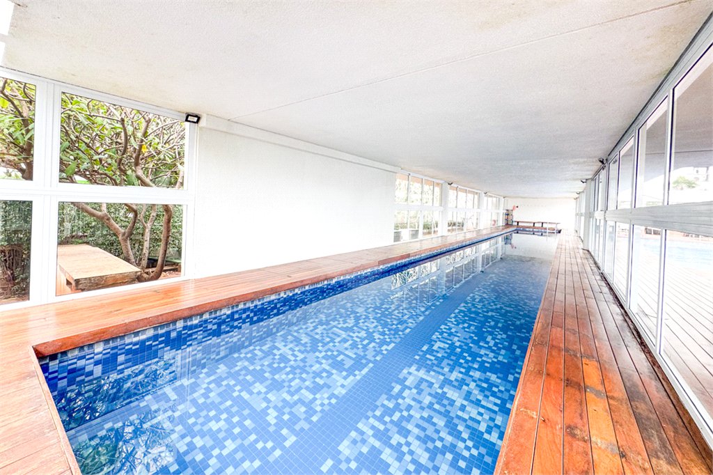 Apartamento de Alto Padrão no Campo Belo para venda com porteira fechada, com 4 dormitórios suítes e 4 vagas com lazer de club.