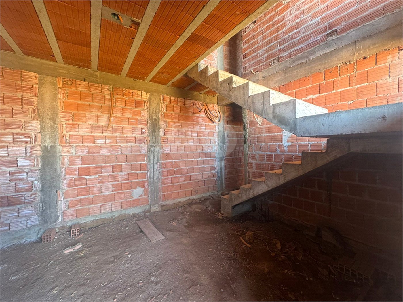 Terreno Murado de 250m2, em Jardim Embaré, São Carlos.