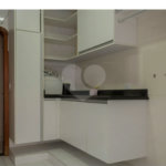 Casa à venda com 6 dormitórios, 3 suítes, piscina, área gourmet, hidromassagem, lareira, varanda e 6 vagas de garagem. Conforto e lazer para toda a família!