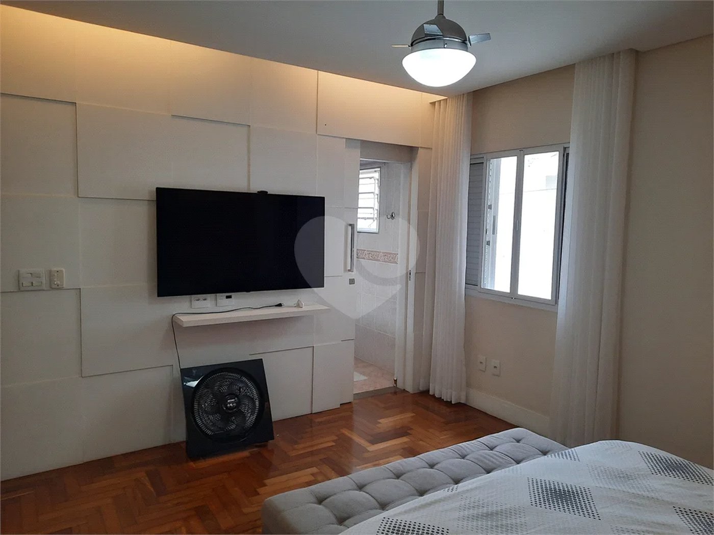 casa térrea na Vila Romana, 07 vagas de garagem, 4 quartos,, sendo 1 suíte amplo quintal.