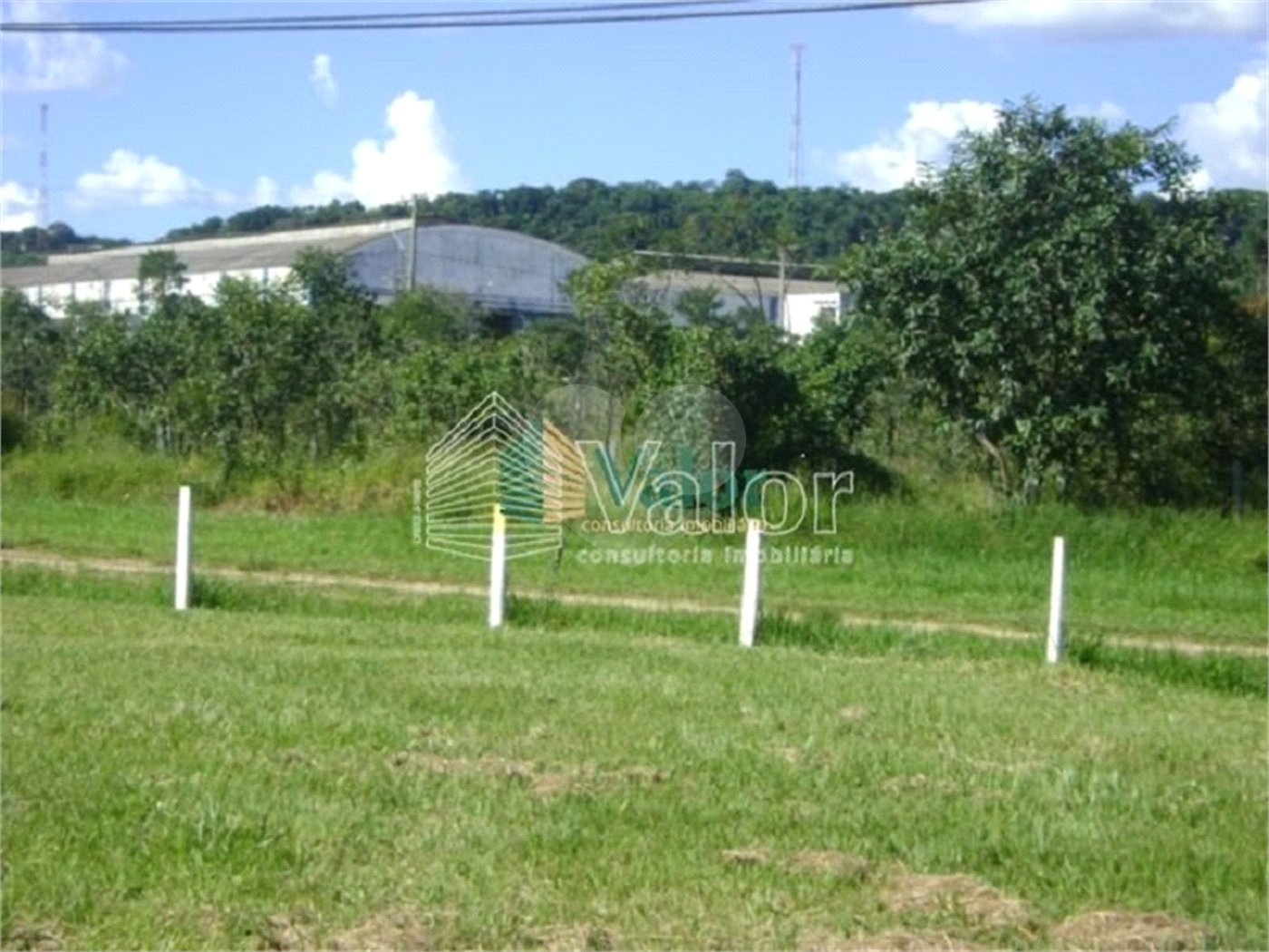 Vende-se área comercial com 220m de frente para a Washington Luiz,