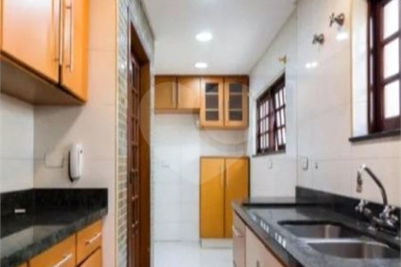 Casa com 203m² , 4 dormitórios , sendo 3 suítes , 2 vagas , à venda na Vila Formosa.