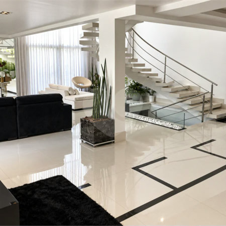 Mansão de 800 m² no Swiss Park, em São Bernardo do Campo, com 4 suítes, piscina, área gourmet, sauna e lazer completo em condomínio de alto padrão.