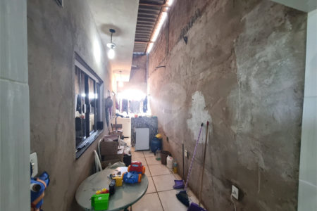 Sobrado 3 quartos e área comercial em baixo.