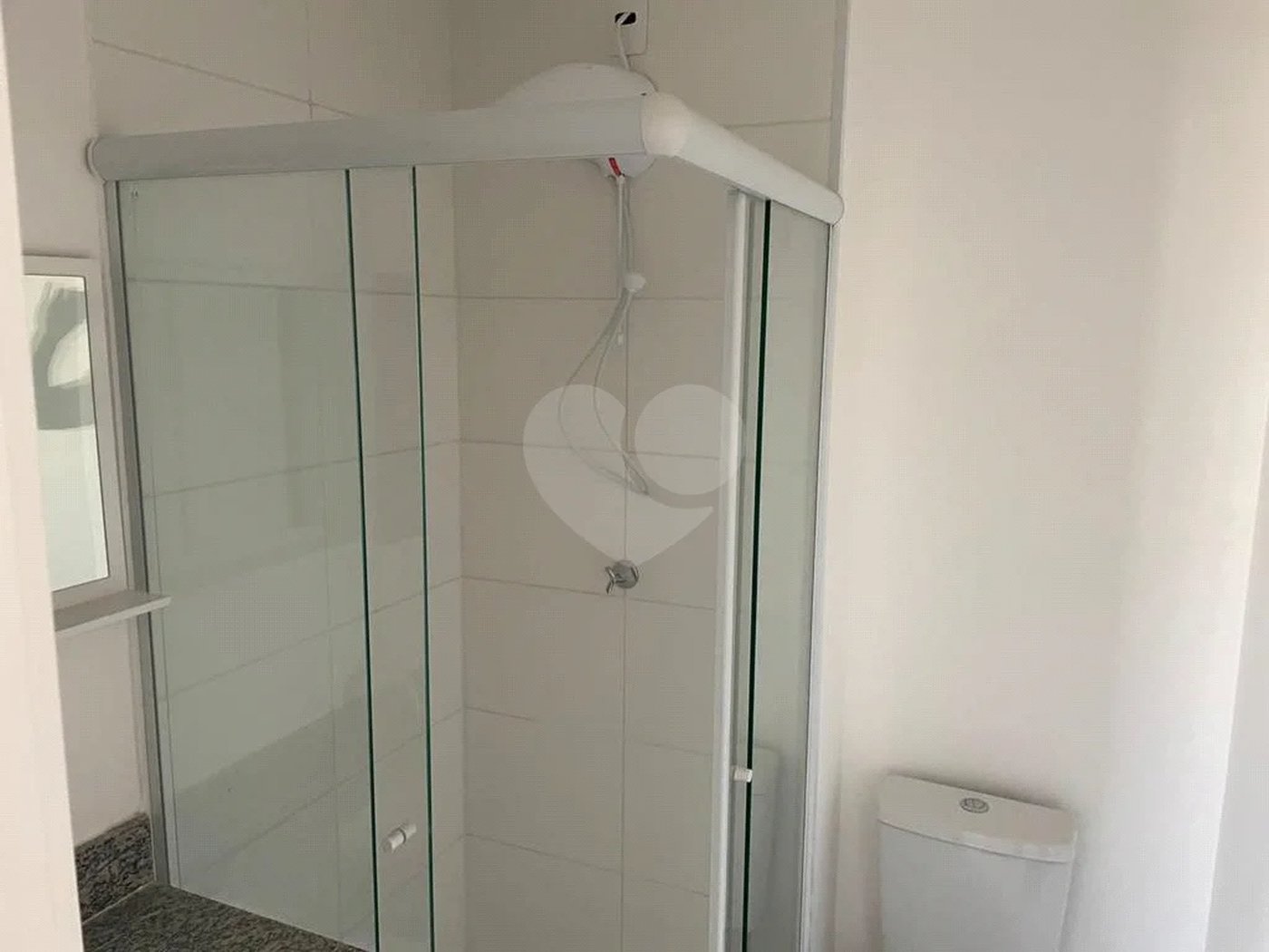 Apartamento mobiliado, novo, com 38m útil, ótima localização REF:903711