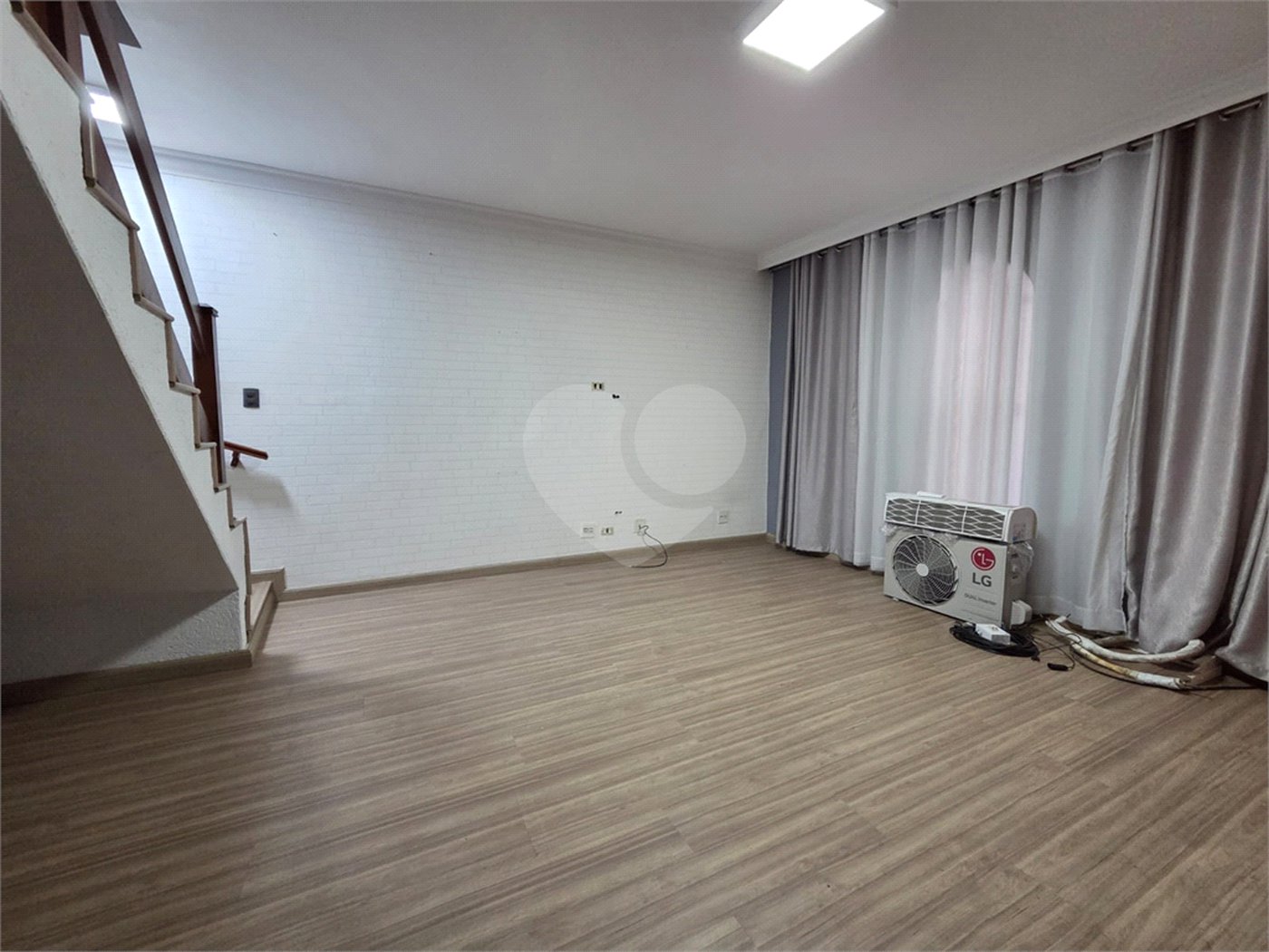 Sobrado Reformado 3 Dorms sendo 1 Suíte e 2 Vagas