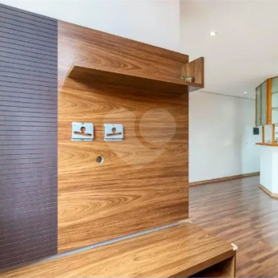 Apartamento à venda no Mandaqui com 3 dormitórios, sendo 1 suíte, sala ampla e bem distribuída, cozinha, 2 banheiros e área de serviço. O imóvel conta ainda com 1 vaga de garagem.