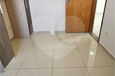 Apartamento Locação Condomínio Anguri com 02 dormitórios com Ar e Sacada