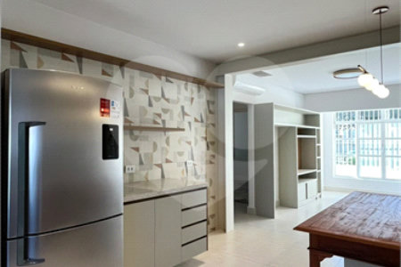 Apartamento com 69 metros todo reformado ao lado da Alameda Lucas em Atibaia.
