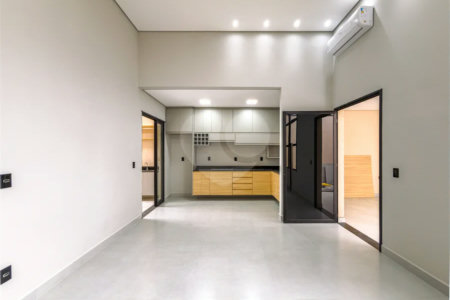 Indaiatuba - Jardim Bom sucesso - Área total: 150m² - Área construída: 115m² - 3 dormitórios sendo 1 suíte com armário planejado;Sala para dois ambientes; Banheiros com box gabinetes e espelhos; Área gourmet com churrasqueira a carvão e móveis planejados; Lavanderia coberta; Ar condicionado na sala