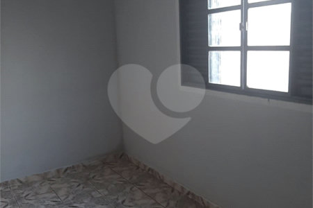 Casa térrea com 2 dormitórios.