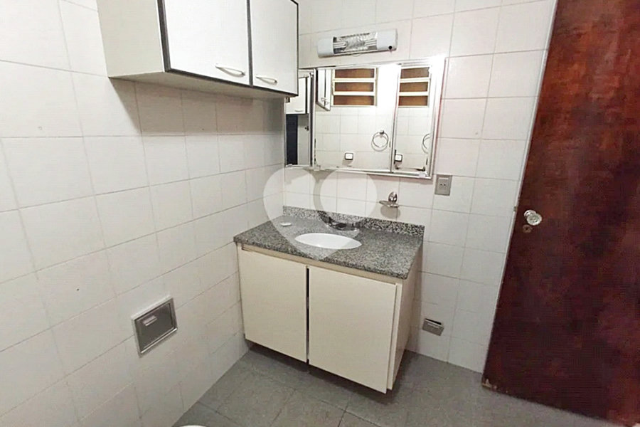 Casa Santa Teresinha | 4 Suítes | 280m² | 3 Vagas | Excelente Localização