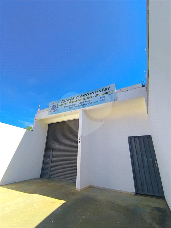 Imóvel disponível para venda com excelente localização e grande potencia, tambèm gerando uma renda passiva todos meses com contrato de aluguel ativo. Salão Comercial Perfeito para quem busca conforto, praticidade e um ótimo investimento