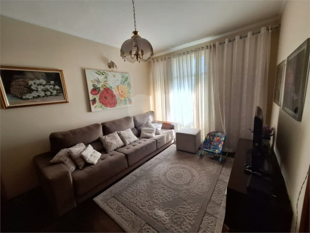 Sobrado à venda com 3 quartos, sendo 1 suíte,  em Santa Maria, Santo André, SP