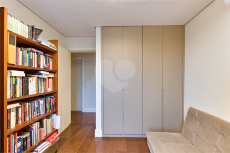 Apartamento à venda com 3 quartos, sendo 2 suítes, em Campo Belo, São Paulo, SP