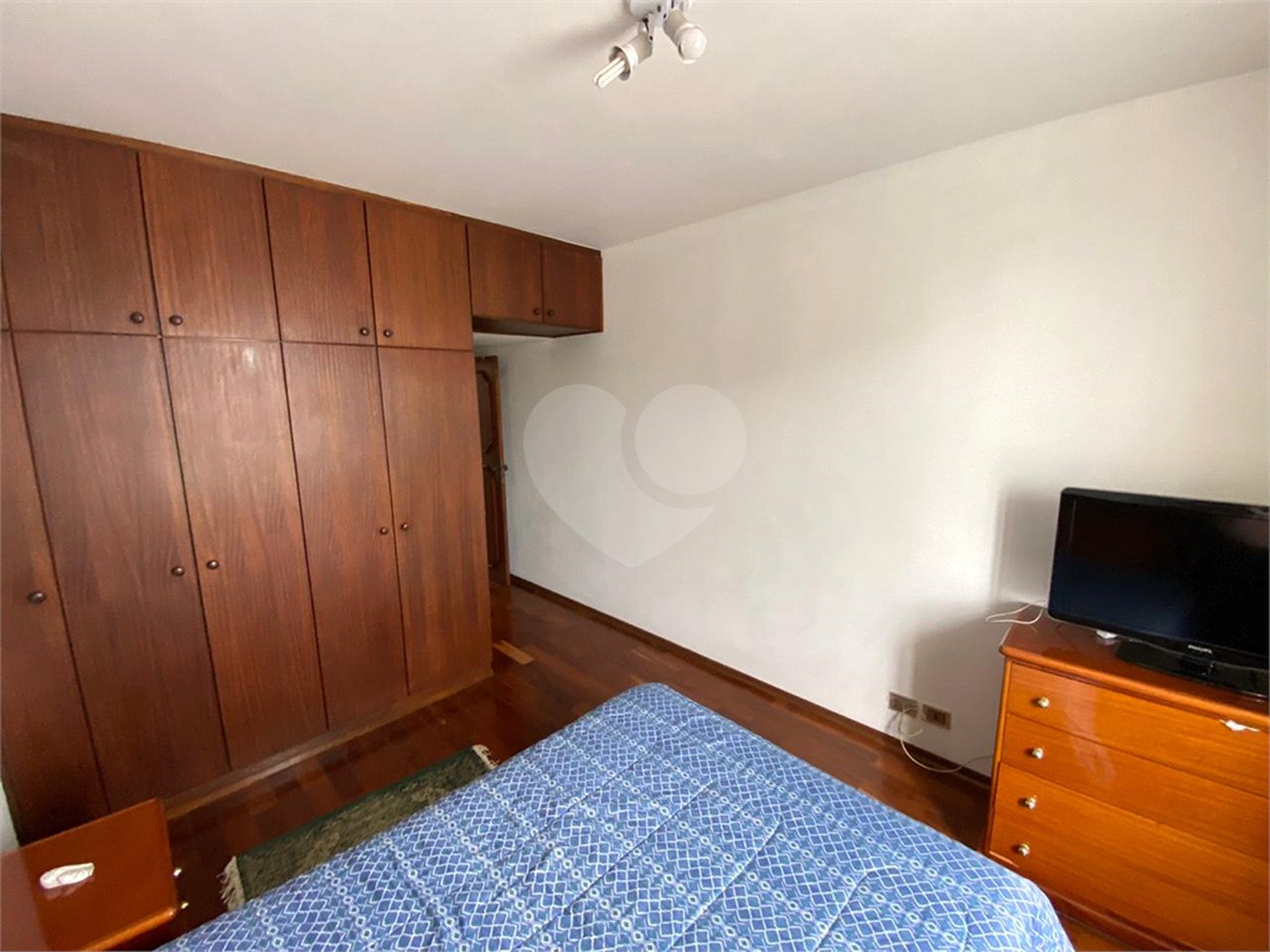 Casa Térrea com 3 suítes, sendo 1 suíte master.