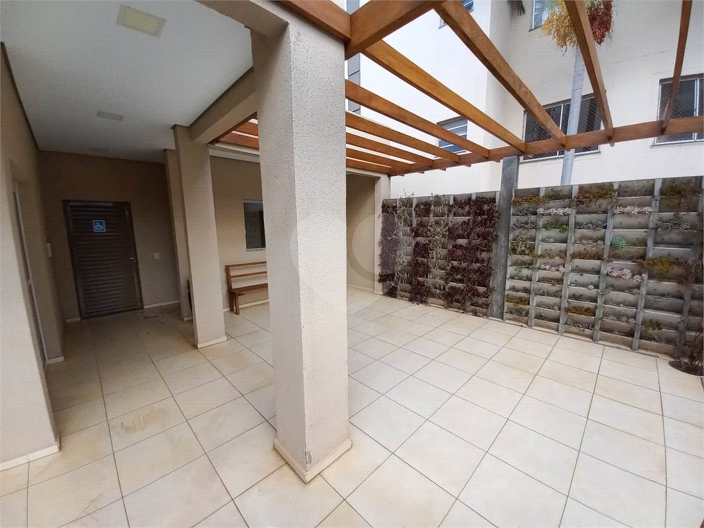 Apartamento no Condomínio Mont Vernon .