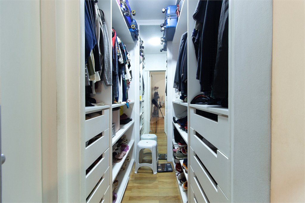Apartamento a venda no Campo Belo, 192 M², 3 suites, 3 vagas, lazer e próximo ao metrô